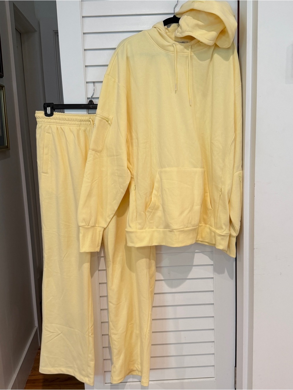 New COMFRT Halo Lightweight Airplane Set XL Eye Mask Butter Hoodie Pants Comfrt